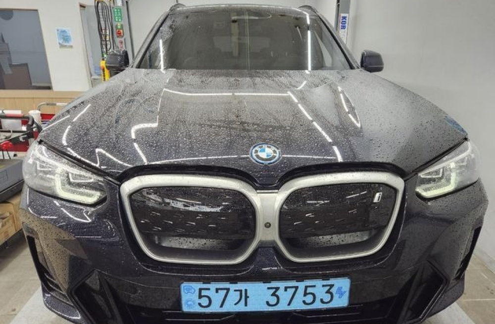 BMW iX3