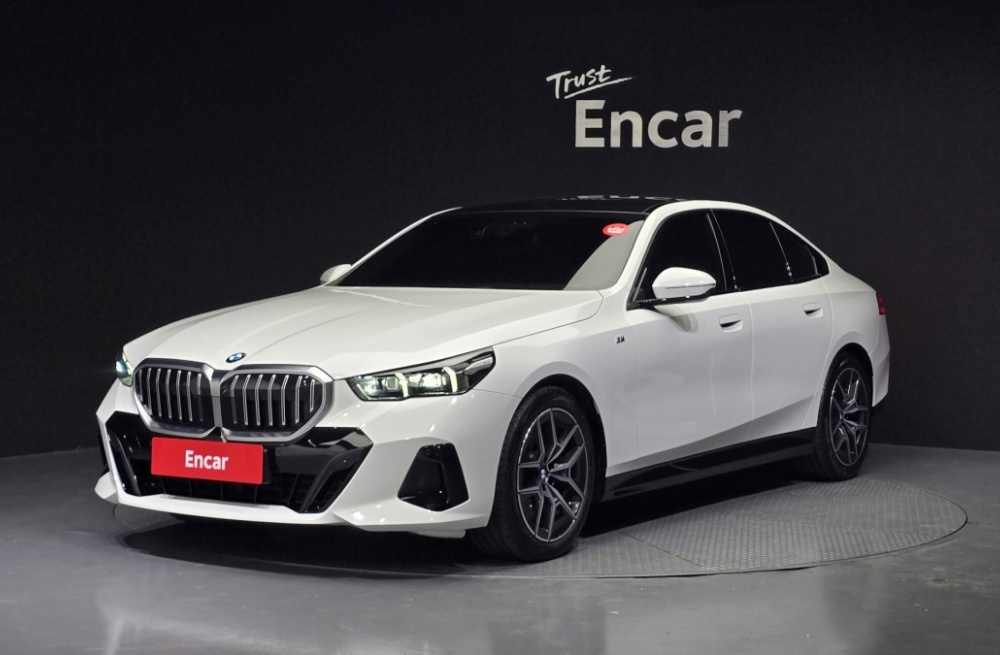 BMW 5 Series (G60)