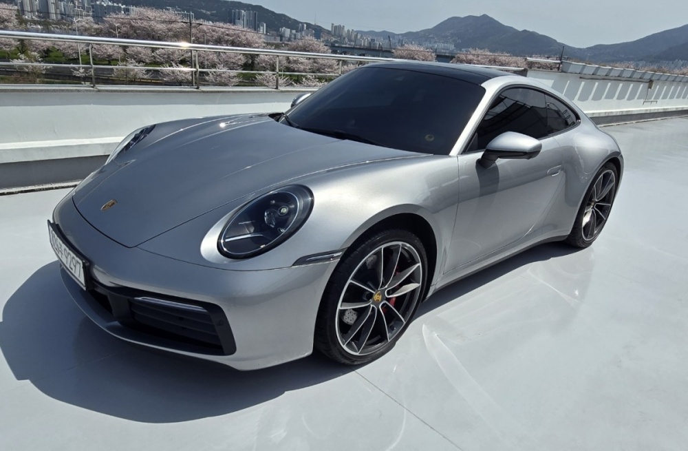 Porsche 911 (992)