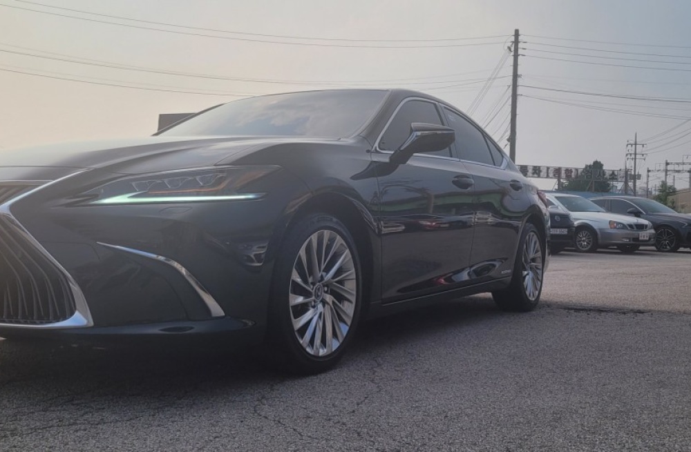 Lexus ES300h 7th generation