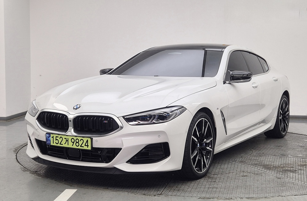 BMW 8 Series (G15)