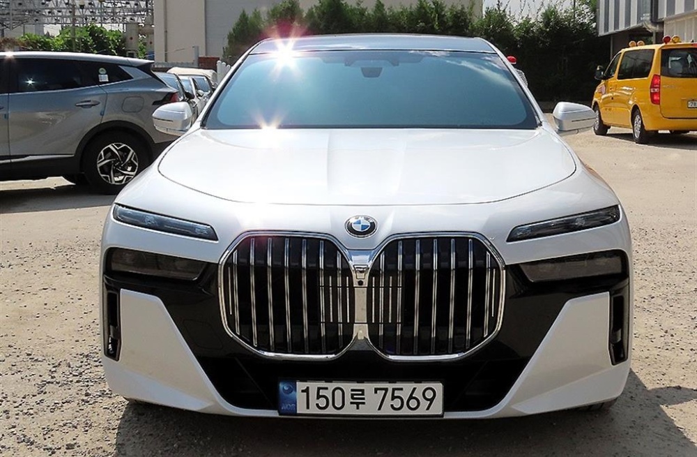 BMW 7 Series (G70)