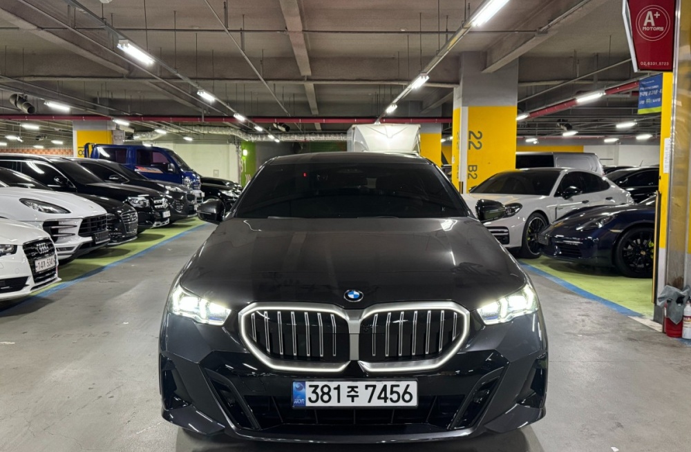 BMW 5 Series (G60)
