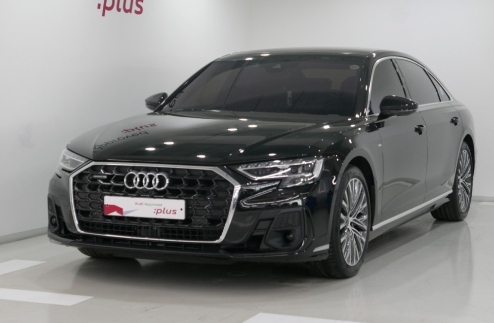 Audi A8 (D5)