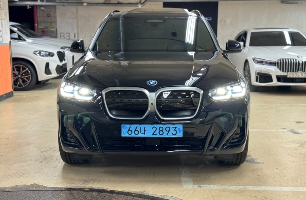 BMW iX3