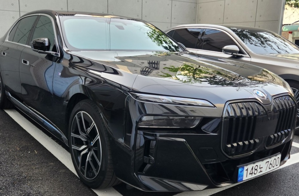 BMW 7 Series (G70)