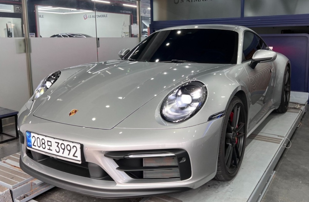 Porsche 911 (992)