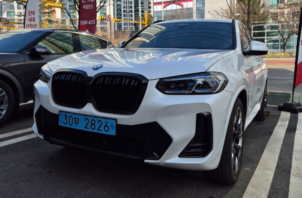 BMW iX3