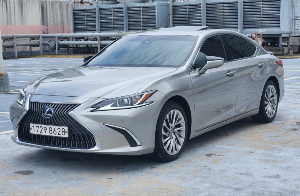 Lexus ES300h 7th generation