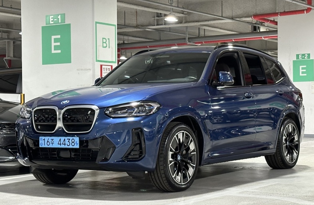 BMW iX3