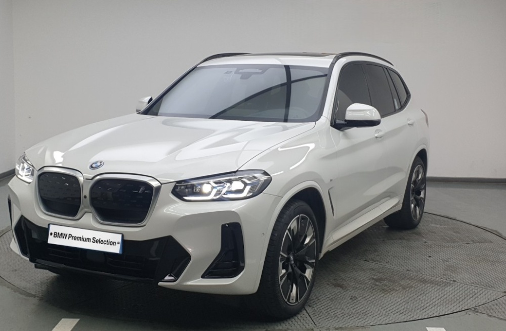 BMW iX3