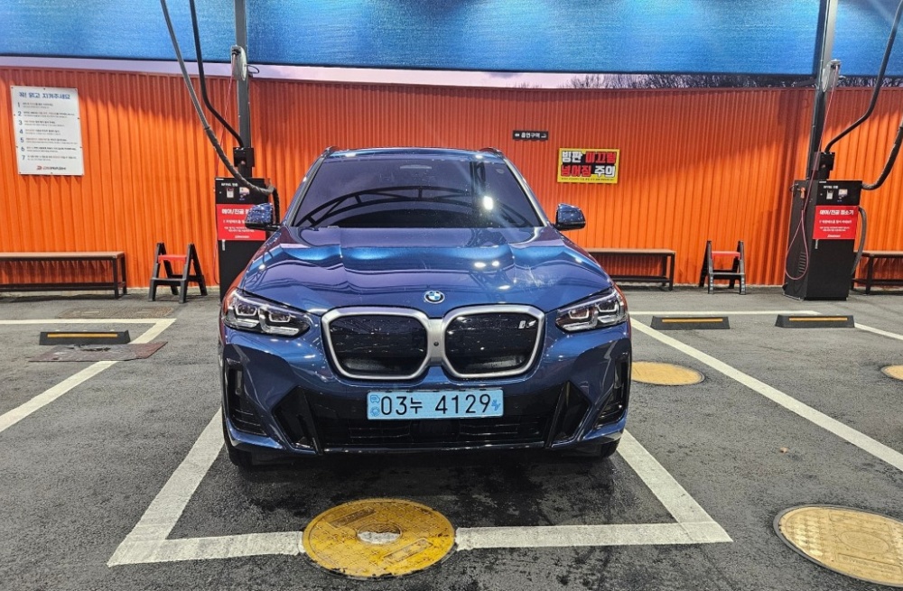 BMW iX3