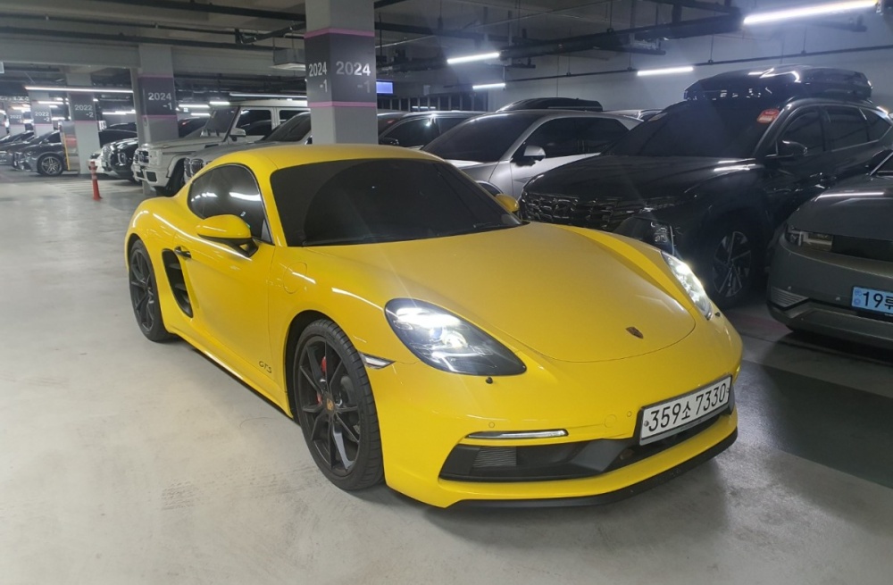 Porsche 718 Cayman