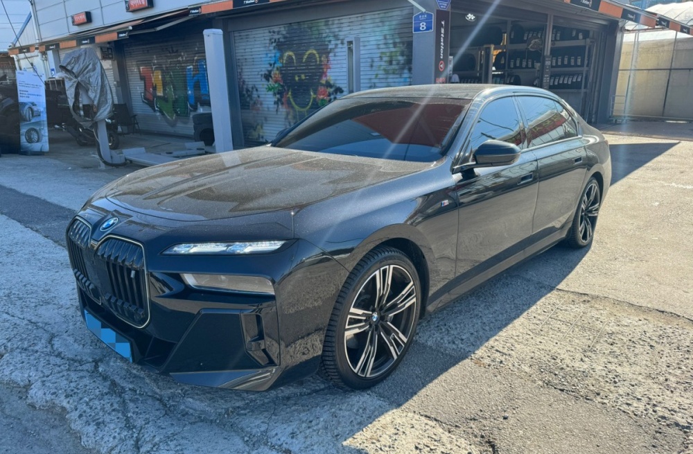 BMW i7 (G70)