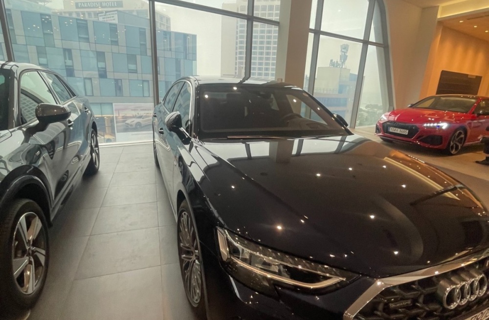 Audi A8 (D5)