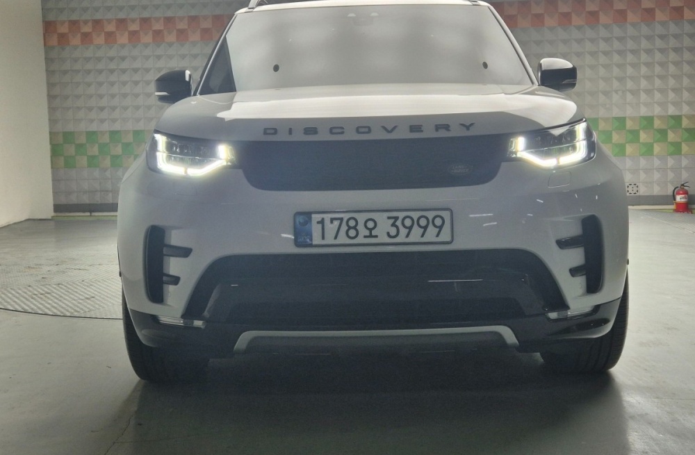 Land rover discovery 5