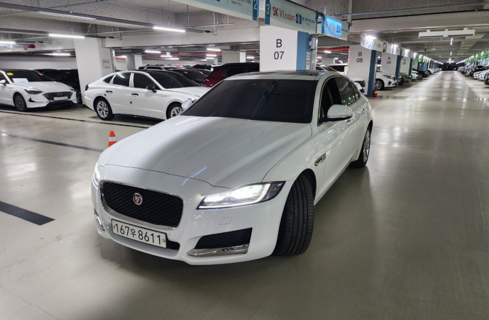 Jaguar XF (X260)