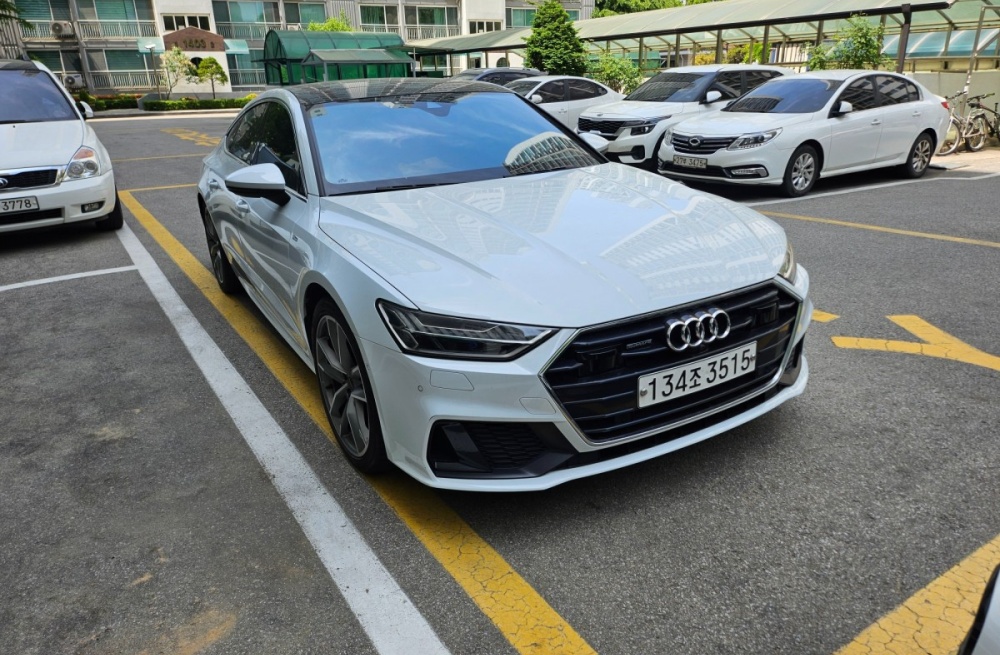 Audi A7 (4K)