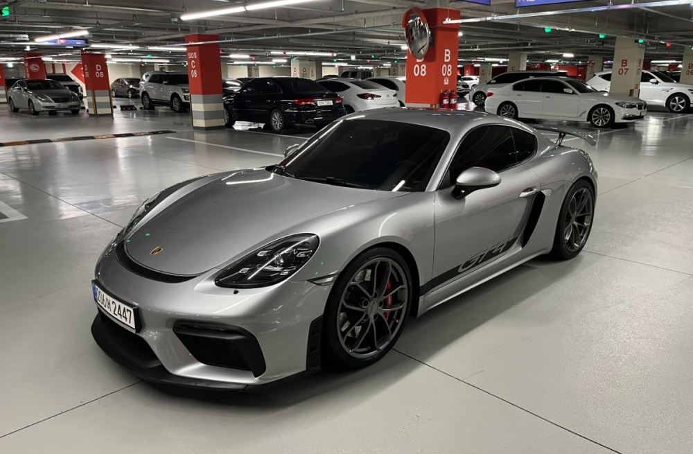 Porsche 718 Cayman