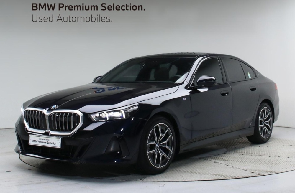 BMW 5 Series (G60)