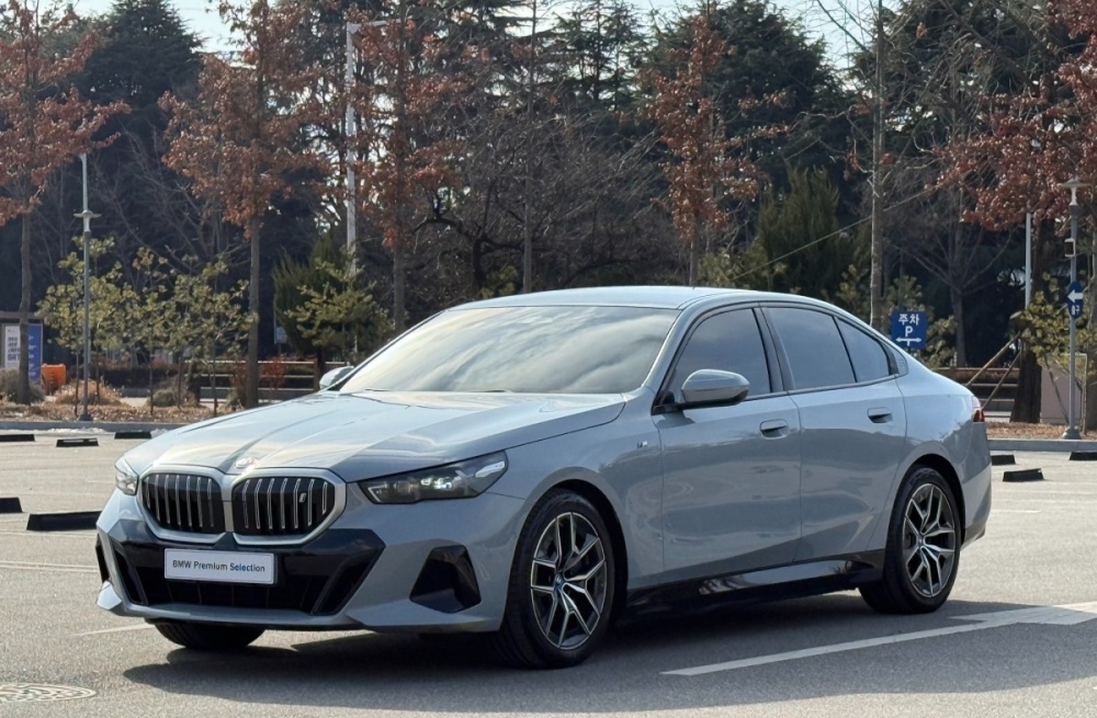 BMW i5 (G60)