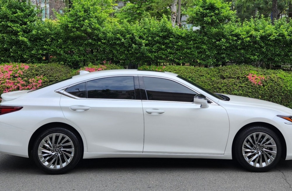 Lexus ES300h 7th generation