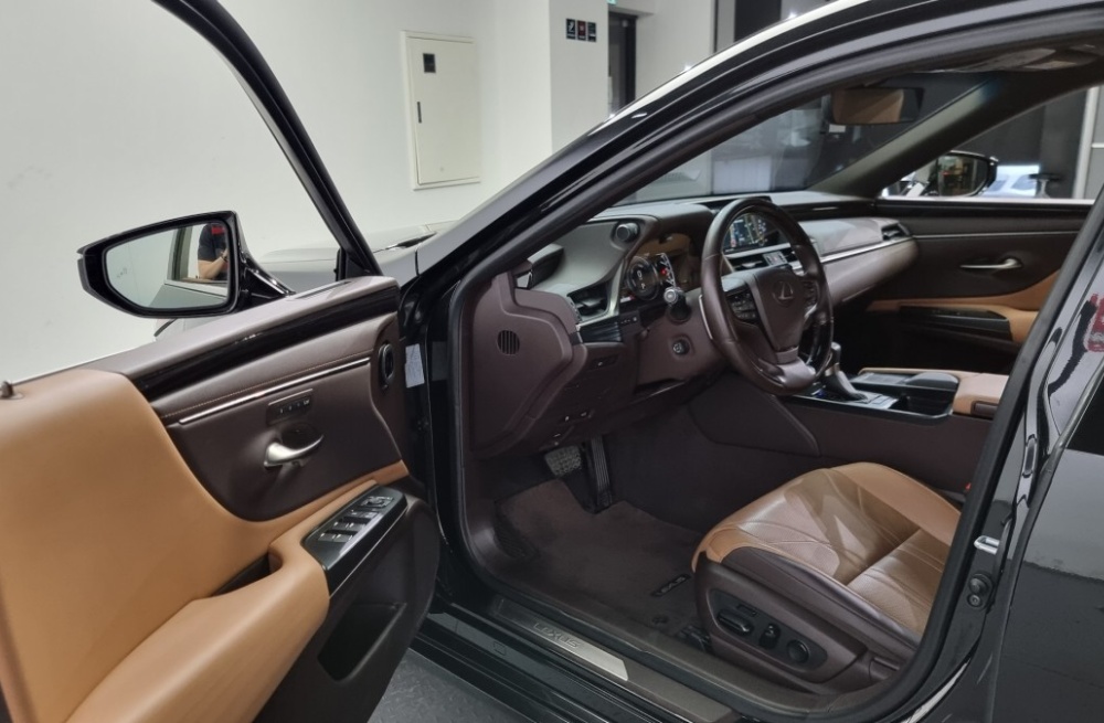 Lexus ES300h 7th generation