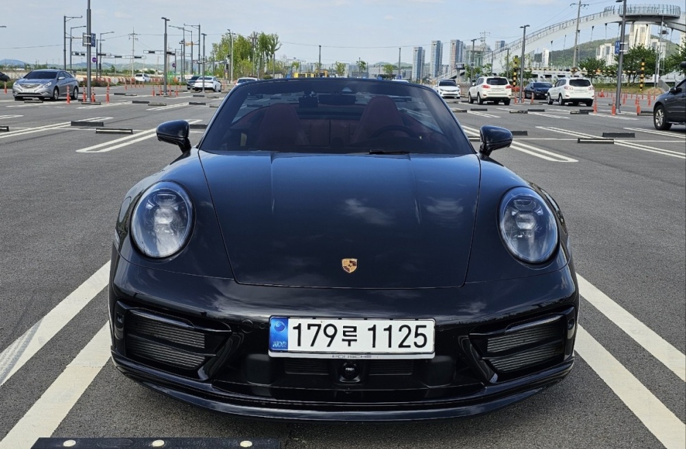 Porsche 911 (992)