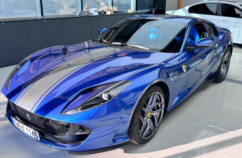 Ferrari 812 super fast