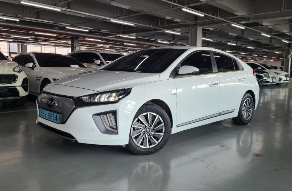 Hyundai The new Ioniq electric