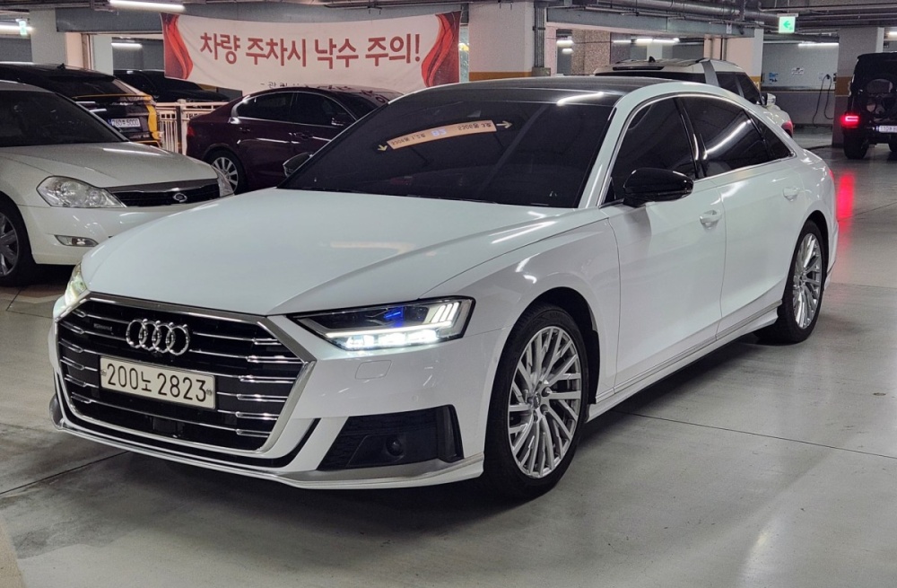 Audi A8 (D5)