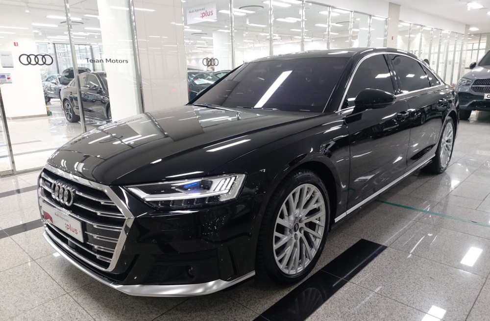 Audi A8 (D5)