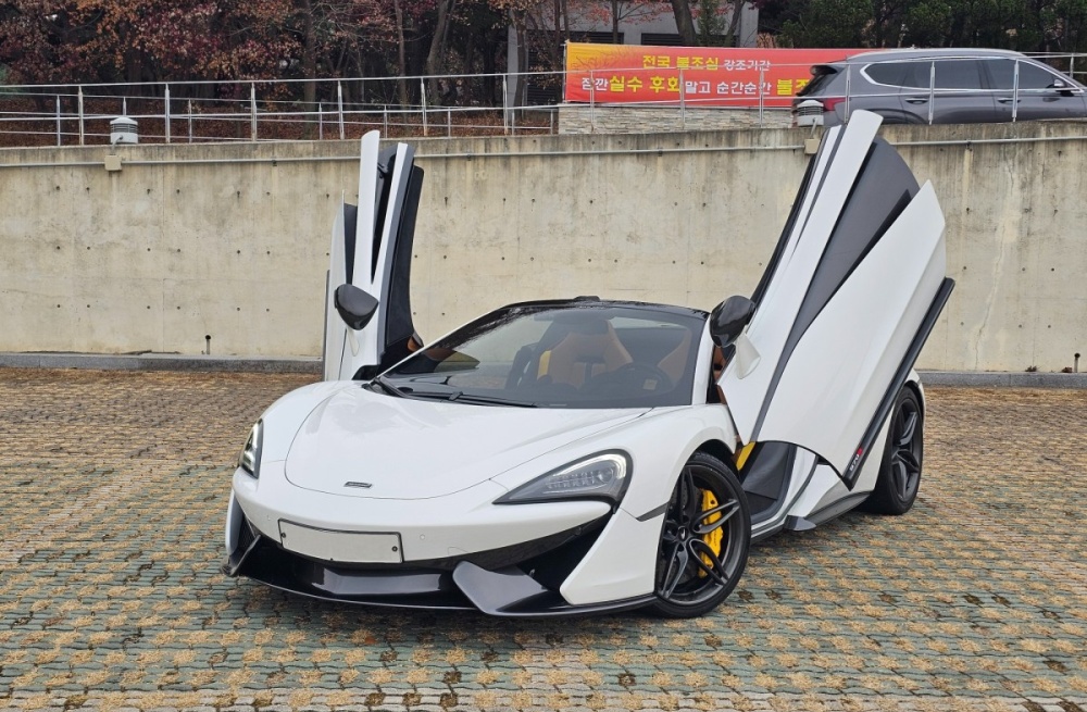 McLaren 570S