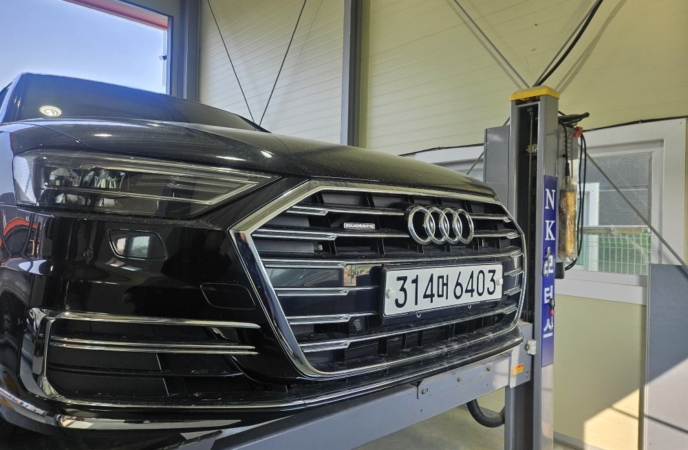 Audi A8 (D5)