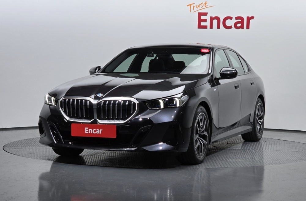 BMW 5 Series (G60)