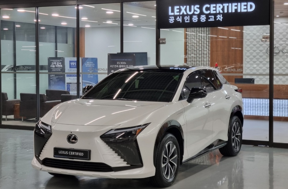 Lexus RZ450e