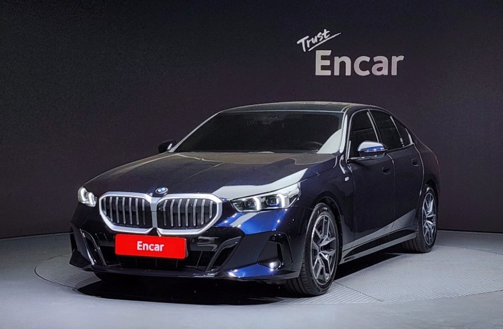 BMW 5 Series (G60)
