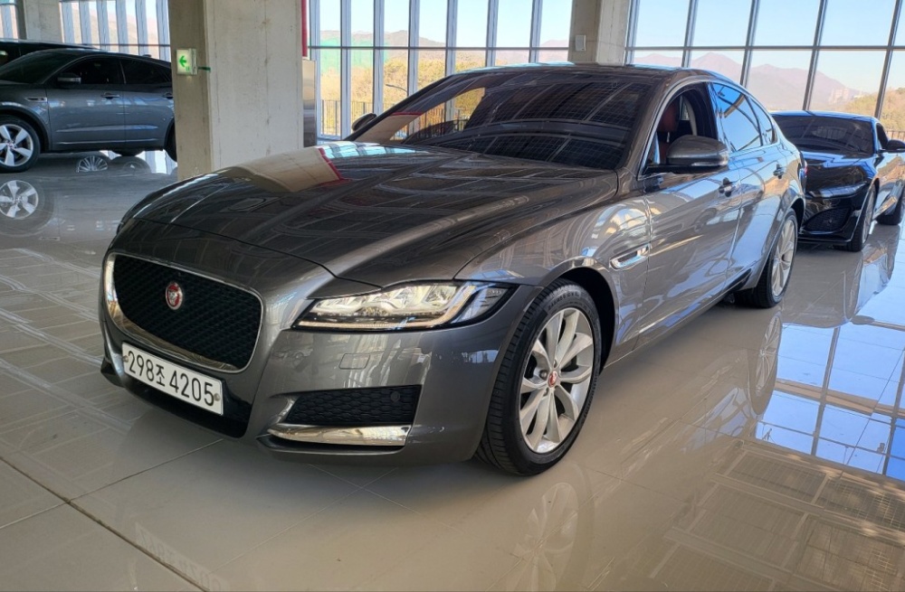 Jaguar XF (X260)