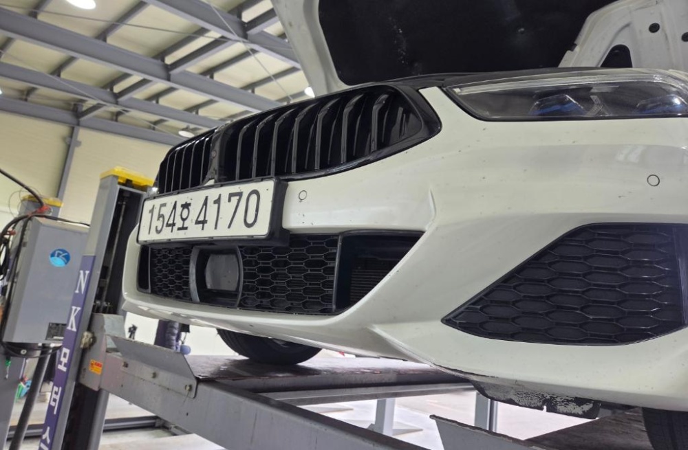 BMW 8 Series (G15)