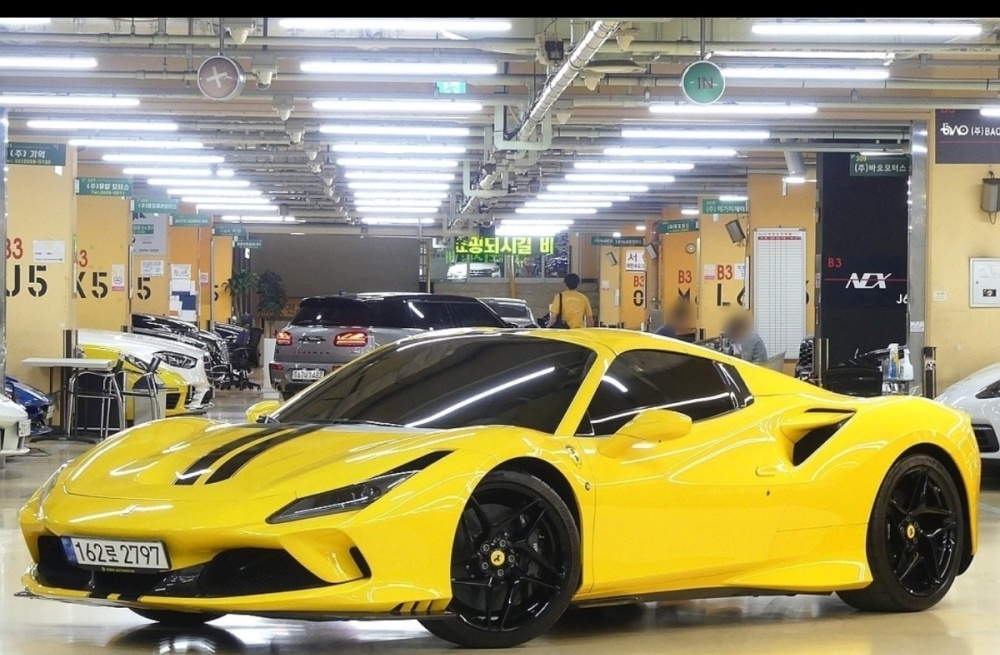 Ferrari F8 Spider