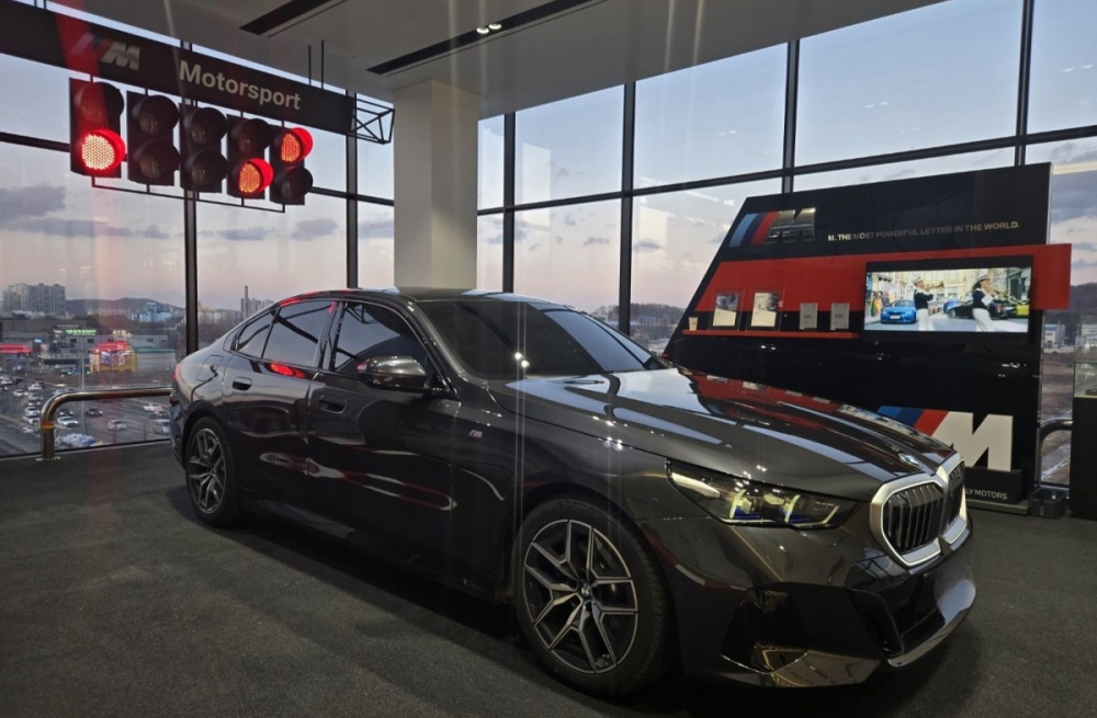 BMW 5 Series (G60)