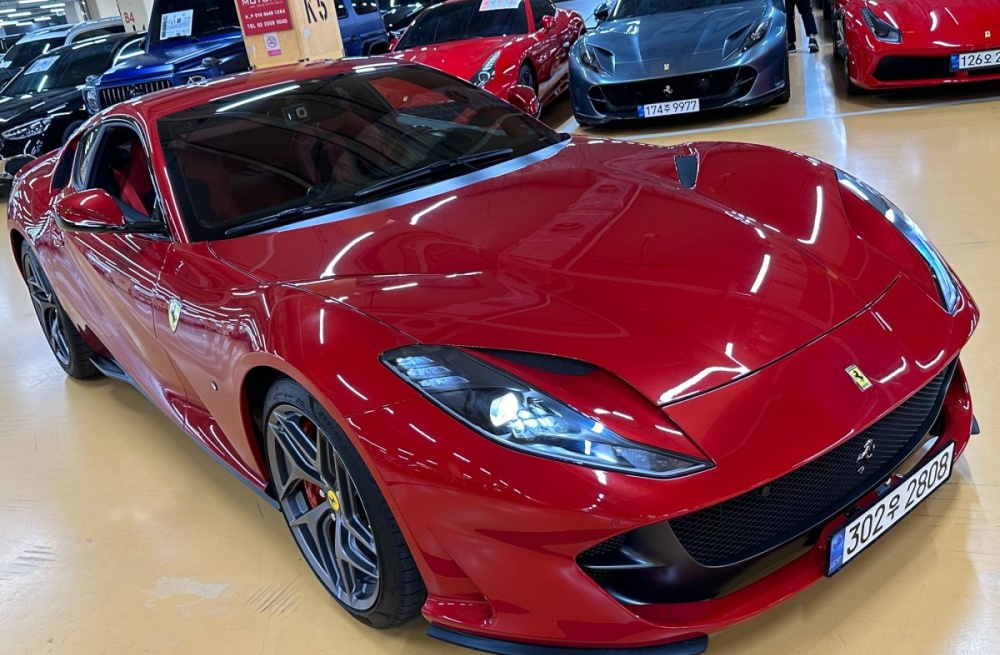 Ferrari 812 super fast