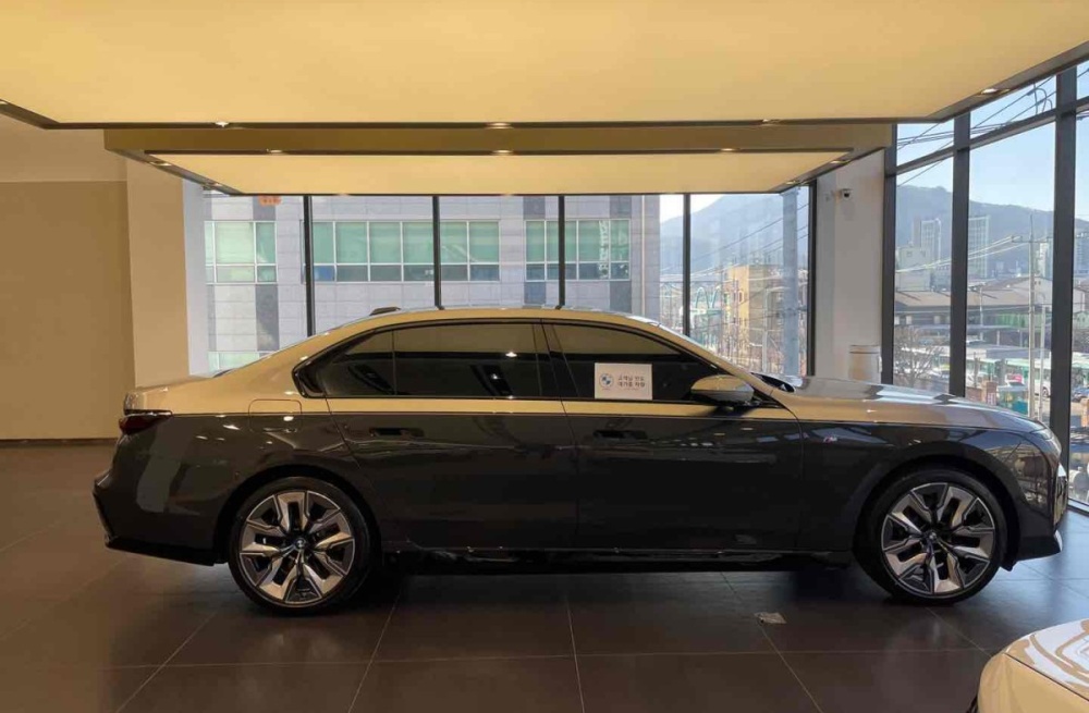 BMW i7 (G70)
