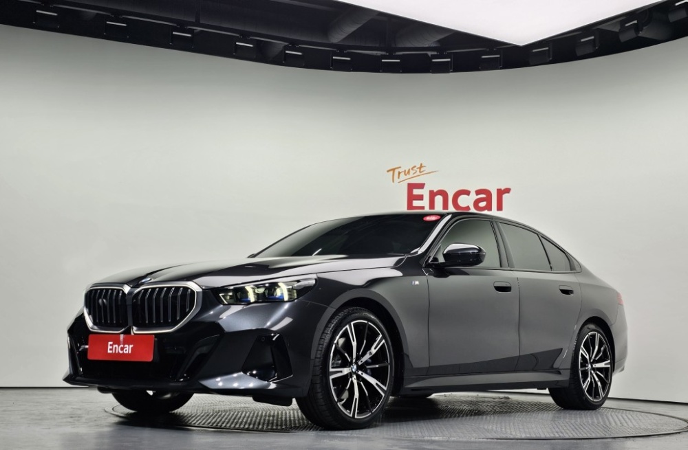 BMW 5 Series (G60)