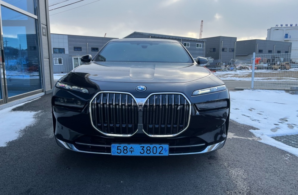 BMW i7 (G70)