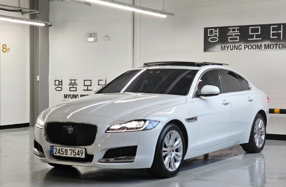 Jaguar XF (X260)