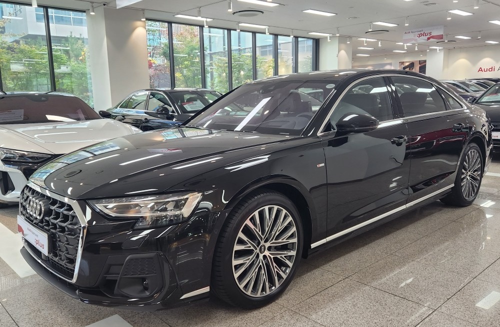 Audi A8 (D5)