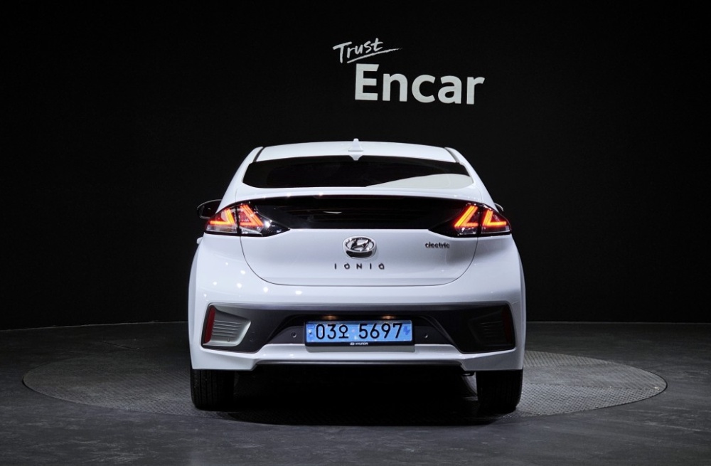 Hyundai The new Ioniq electric