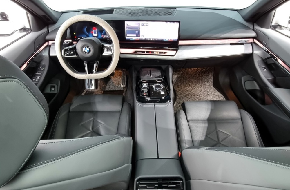BMW 5 Series (G60)