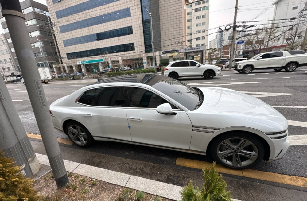 Genesis G90 (RS4)